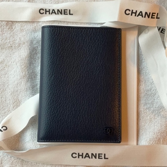 ๐๐น๐ CHANEL PASSPORT COVER ๐๐น๐ NWT ๐๐น๐ - Picture 7 of 16